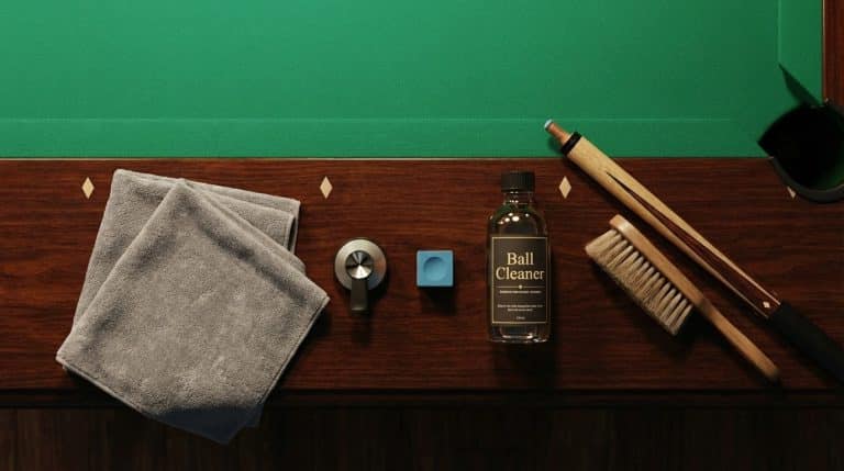 Materiel d'entretien pour le billard : craie, brosse et accessoires